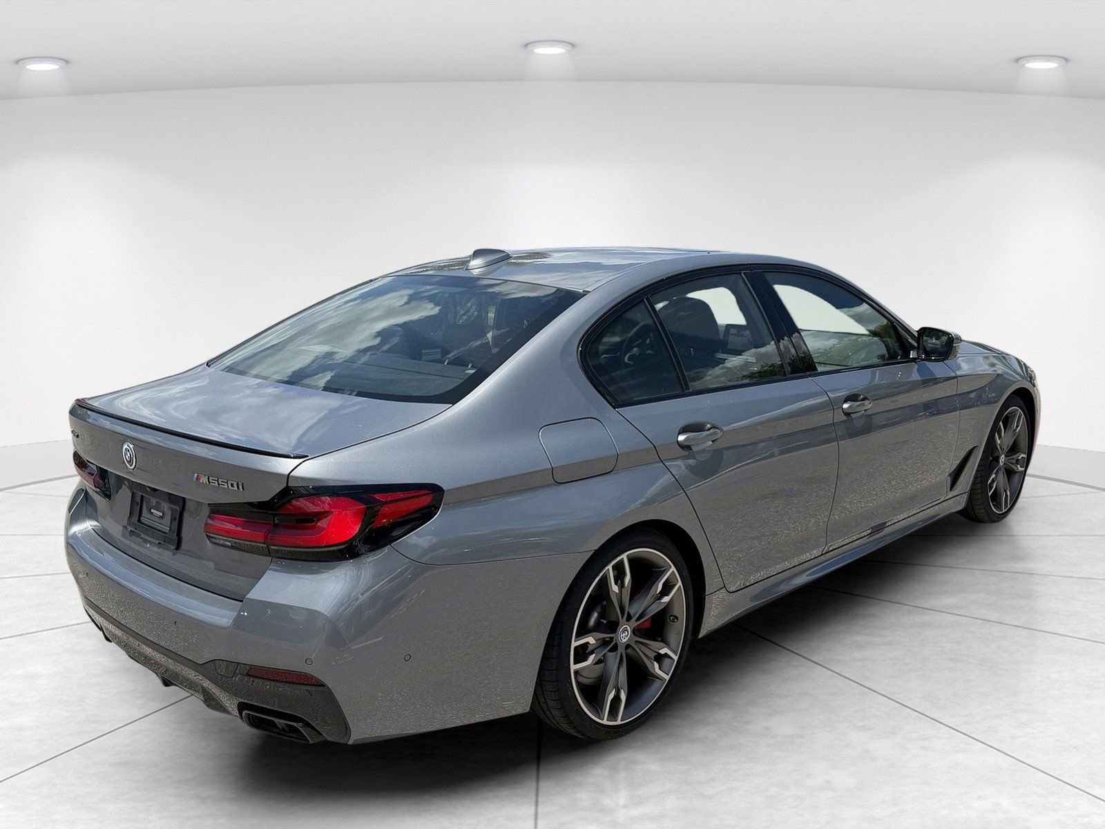 Used 2023 BMW M550i xDrive w/ Dynamic Handling Package AWD/4WD image 4