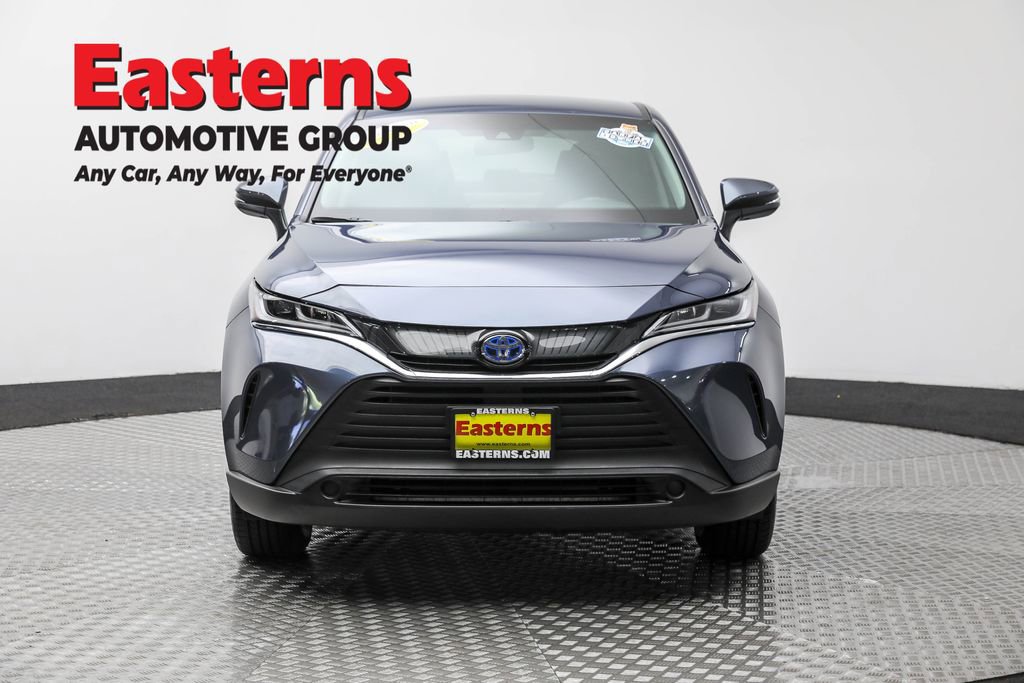 Used 2024 Toyota Venza LE image 2