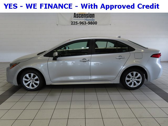 Used 2024 Toyota Corolla LE image 3