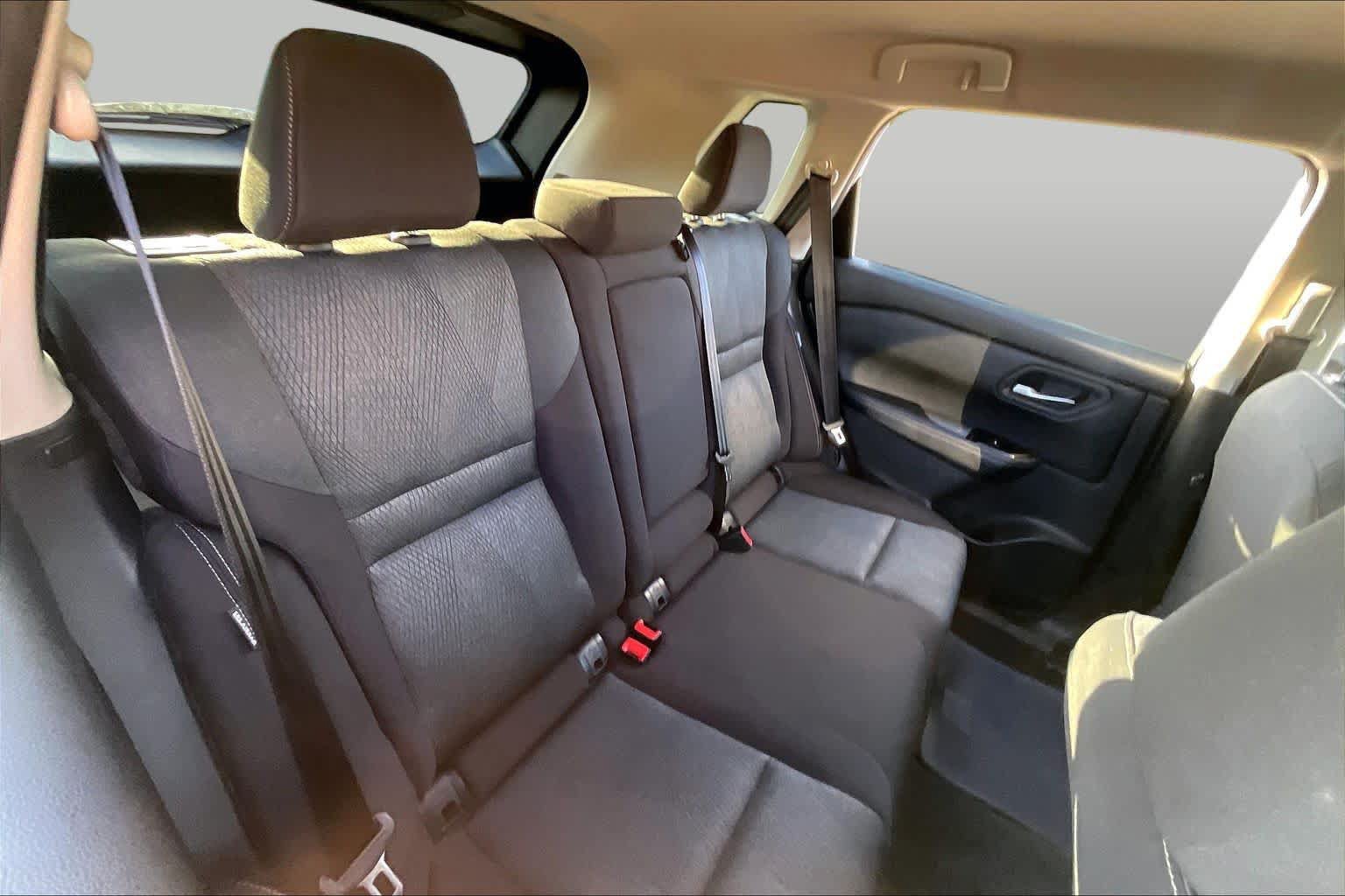 Used 2025 Nissan Rogue SV FWD image 19