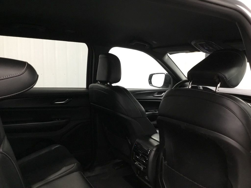 Used 2024 Jeep Grand Cherokee L Laredo image 39