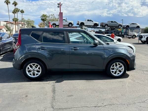 Used 2020 Kia Soul S FWD image 2