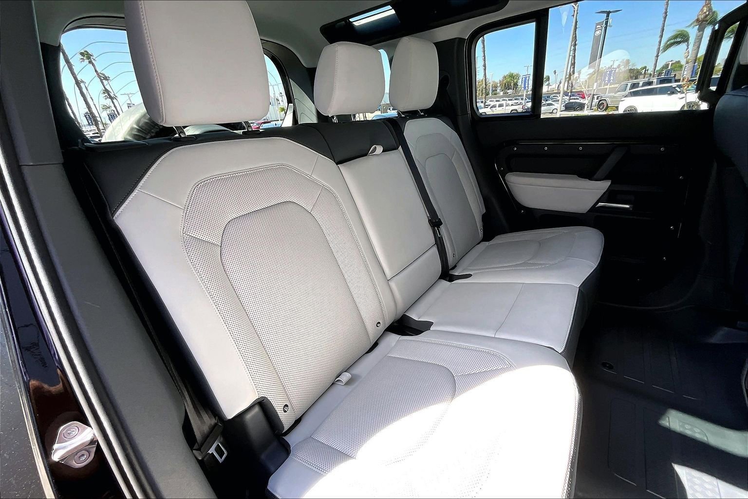 Used 2025 Land Rover Defender 110 S image 27