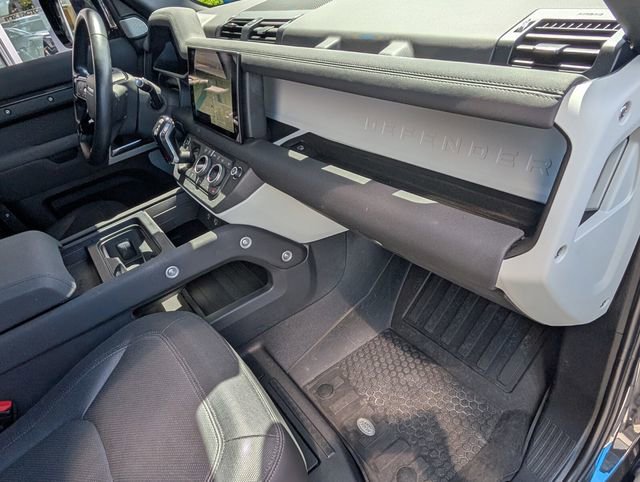 Used 2023 Land Rover Defender 130 X-Dynamic SE image 21