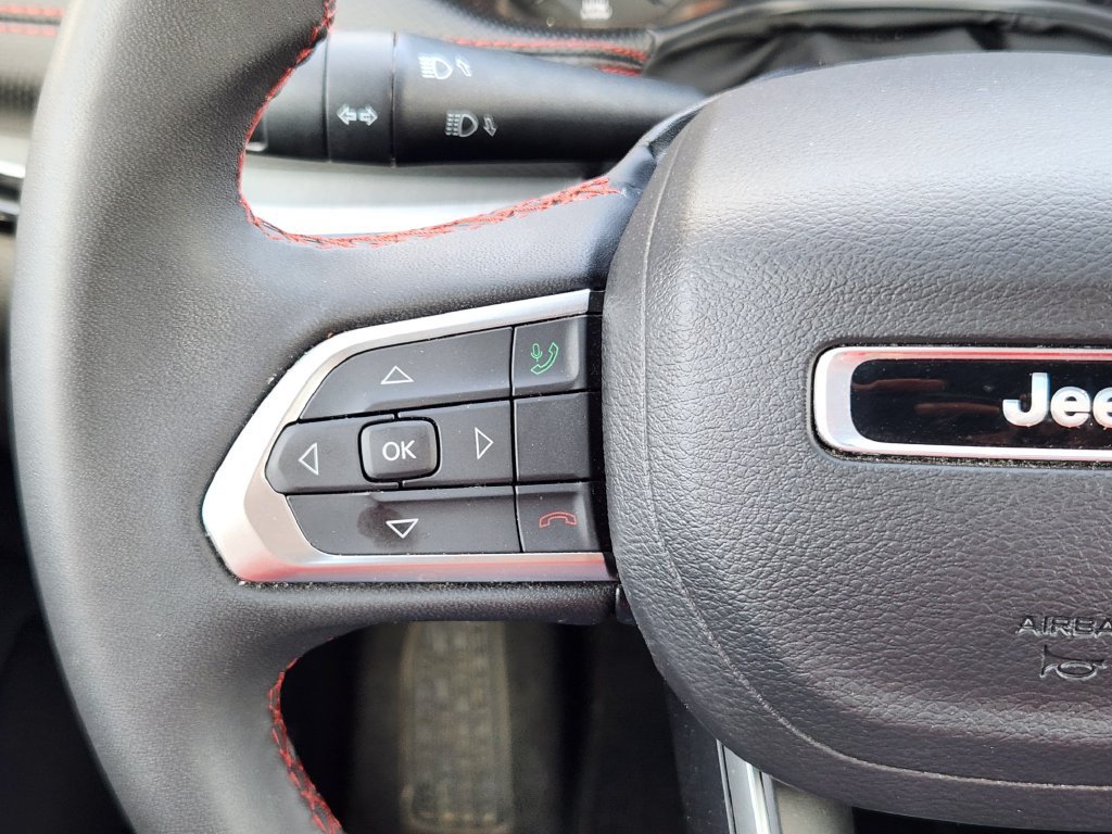 Used 2025 Jeep Compass Trailhawk AWD/4WD image 18