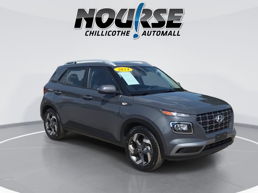 Used 2024 Hyundai Venue SEL FWD image 2