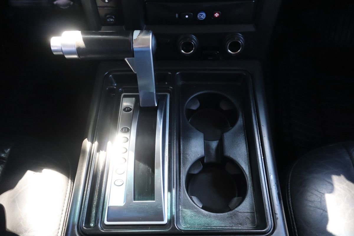 Used 2005 HUMMER H2 SUT w/ Preferred Equipment Group AWD/4WD image 36