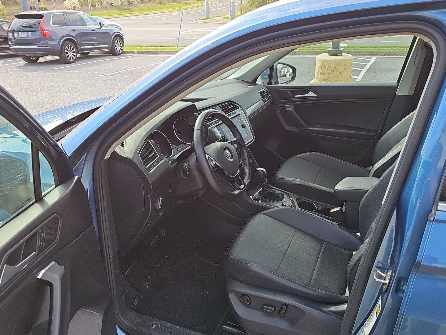 Used 2019 Volkswagen Tiguan SE w/ Panoramic Sunroof Package image 7