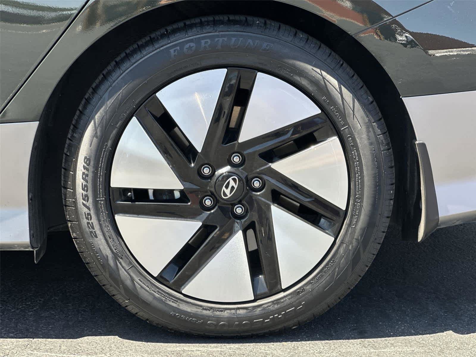 Used 2024 Hyundai Ioniq 6 SE RWD image 9
