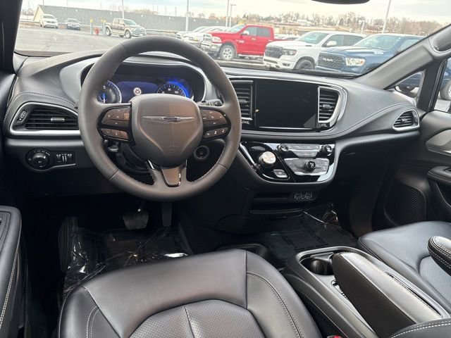 Used 2024 Chrysler Pacifica Touring-L w/ S Appearance Package image 32