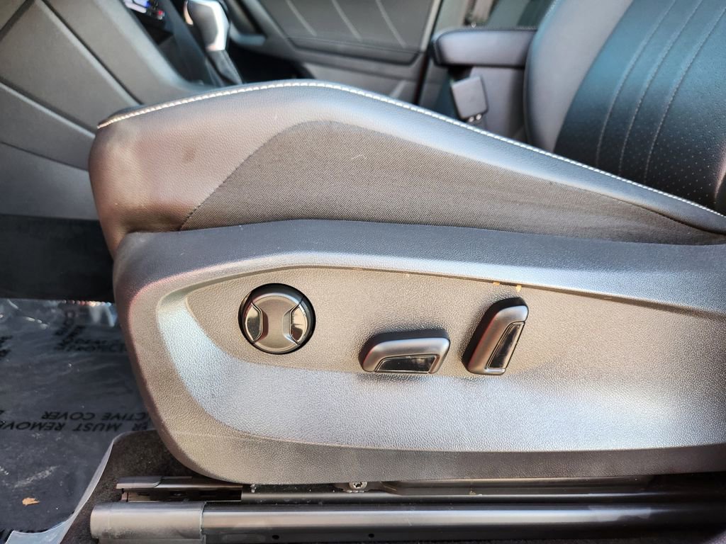 Used 2024 Volkswagen Tiguan SE R-Line image 22