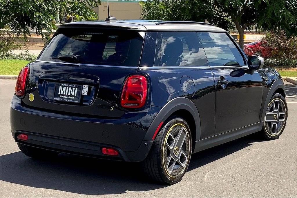 Certified 2024 MINI Cooper SE image 11