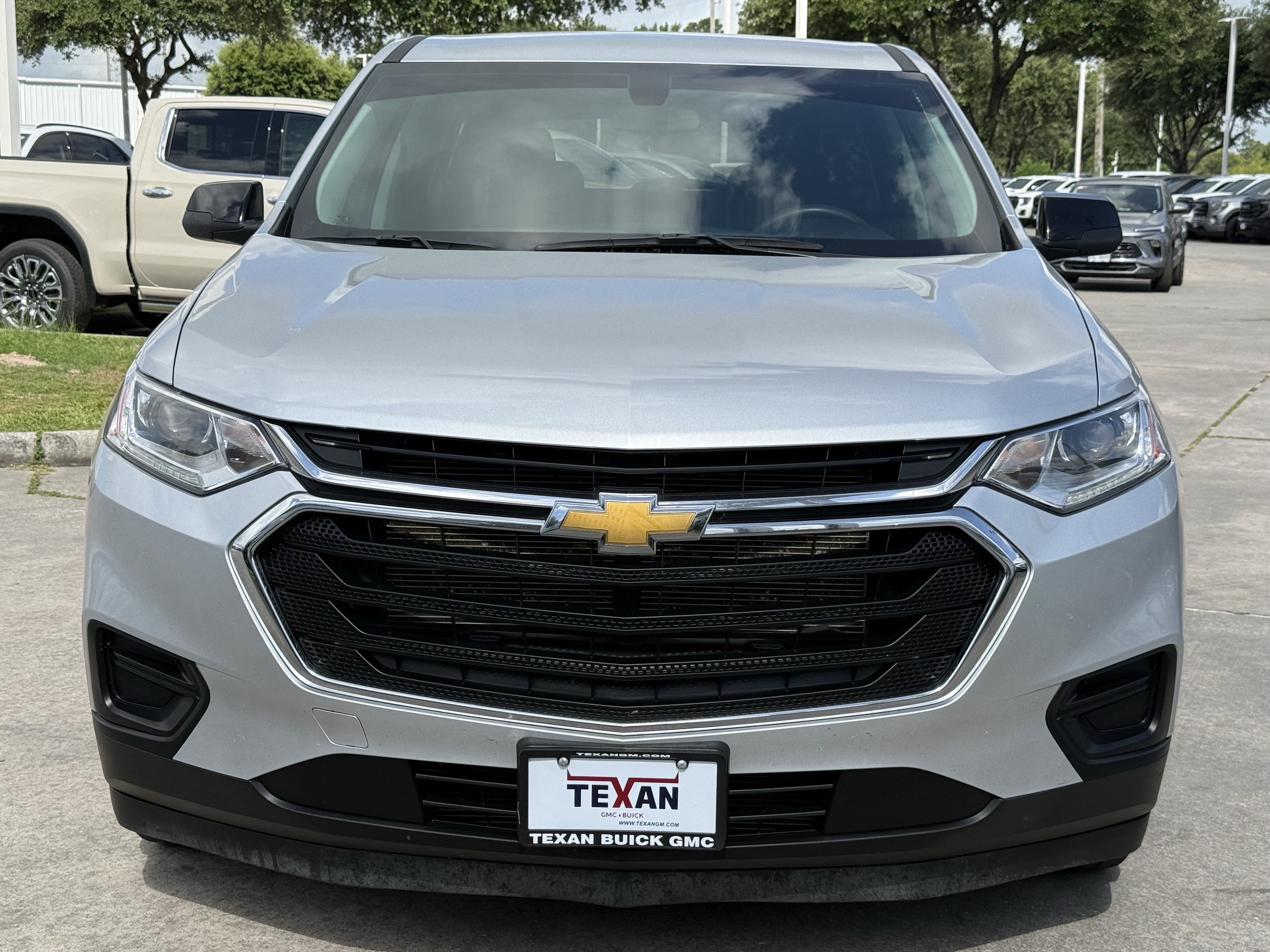 Used 2021 Chevrolet Traverse LS w/ LPO, Floor Liner Package FWD image 10