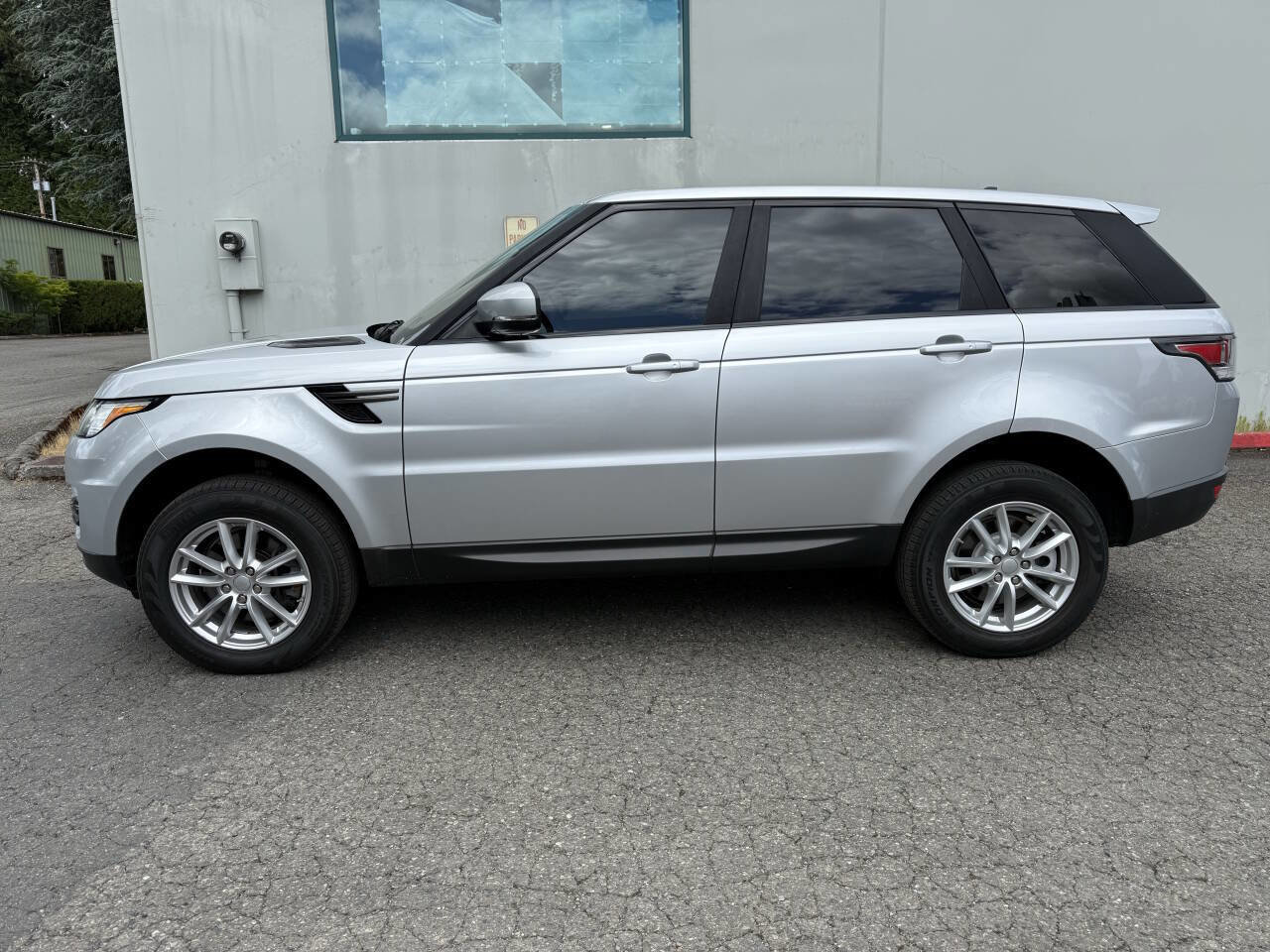 Used 2016 Land Rover Range Rover Sport SE AWD/4WD image 29