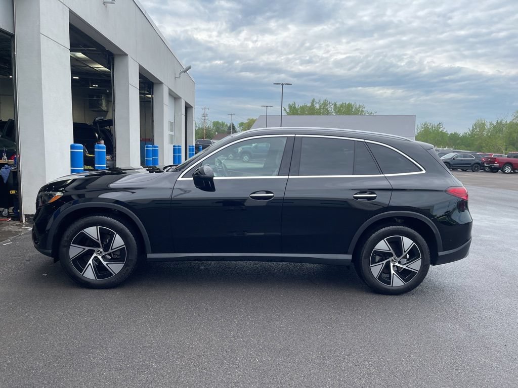 Used 2024 Mercedes-Benz GLC 300 4MATIC image 4