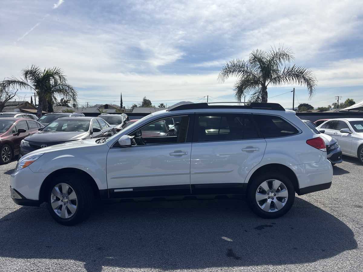 Used 2012 Subaru Outback 2.5i Premium w/ All-Weather Pkg image 2