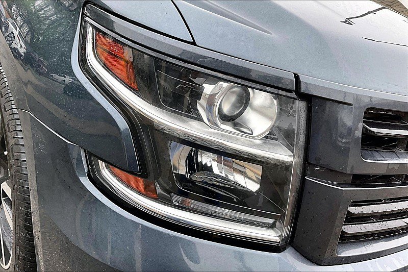 Used 2019 Chevrolet Suburban Premier w/ RST 6.2L Performance Edition RWD image 50
