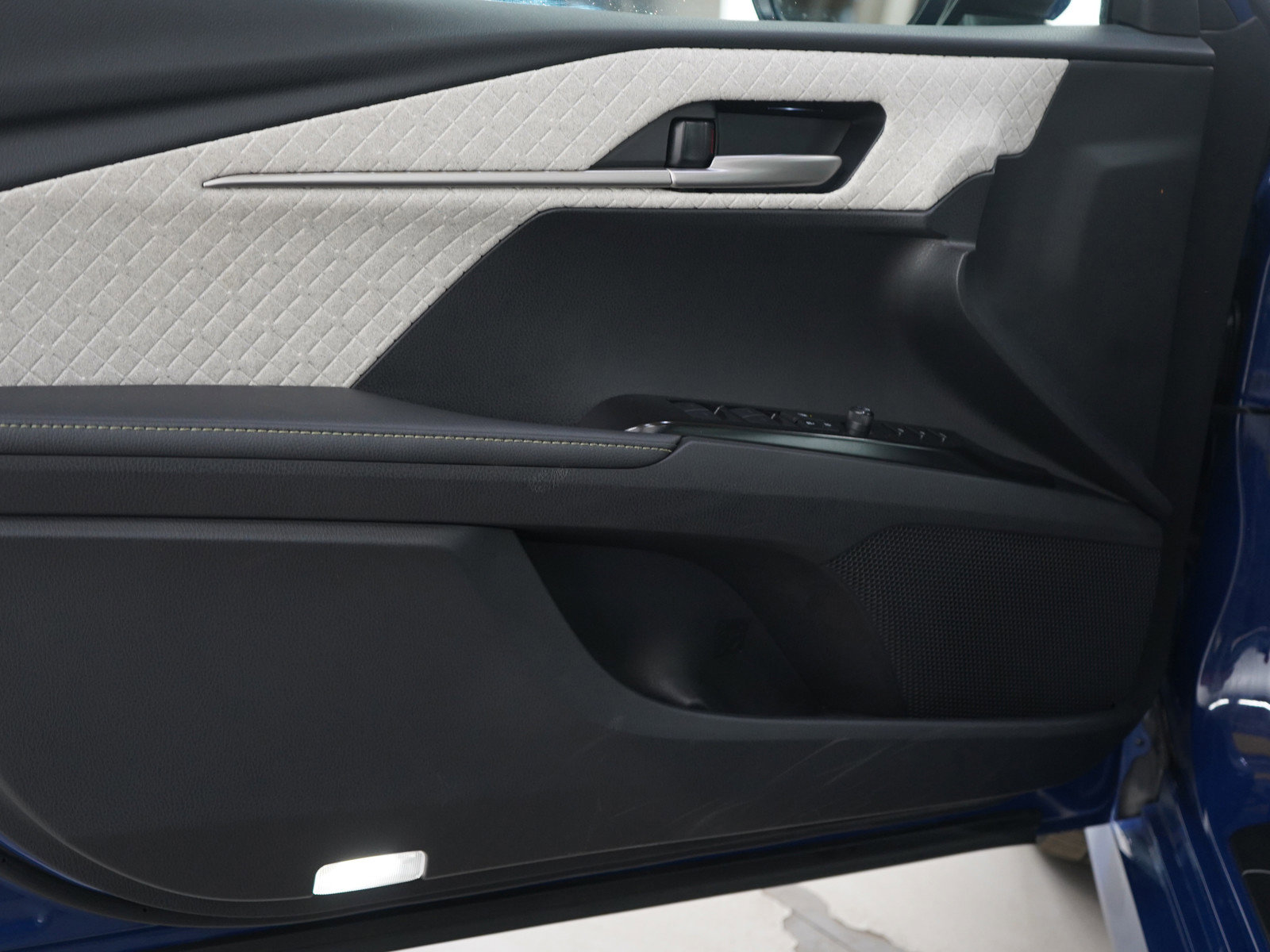 Used 2026 Toyota Camry XLE w/ Premium Plus Package image 17