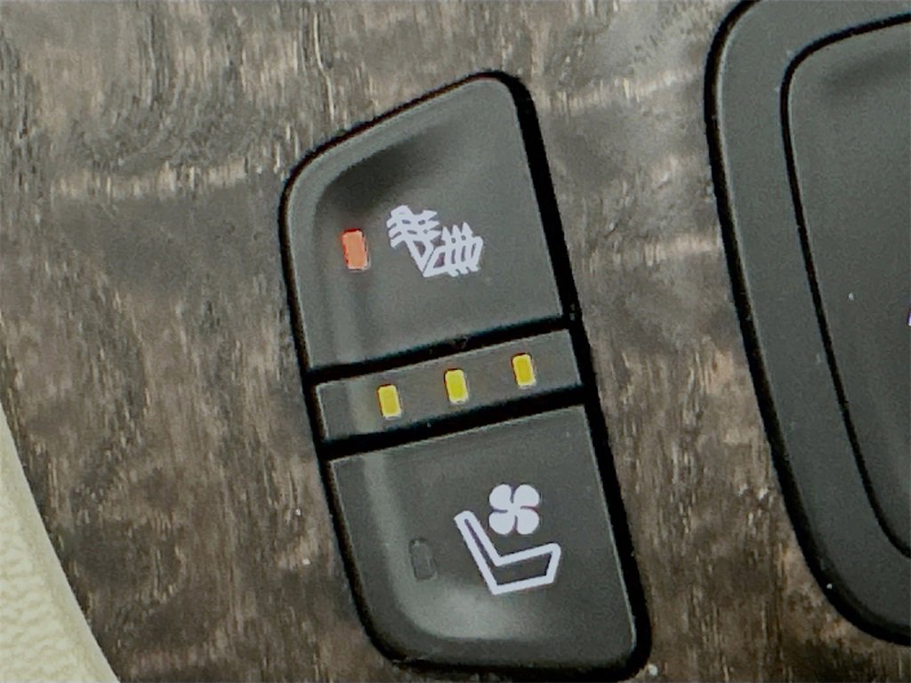 Used 2023 GMC Acadia Denali image 24