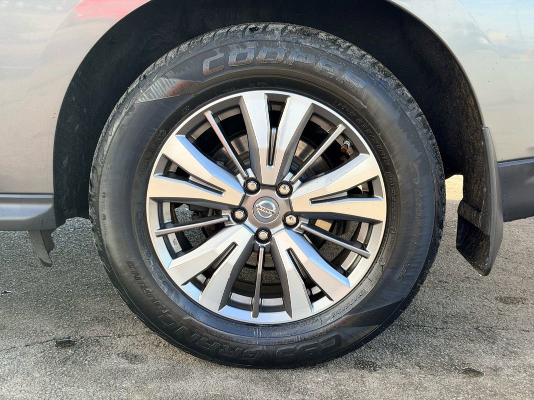 Used 2018 Nissan Pathfinder S image 29