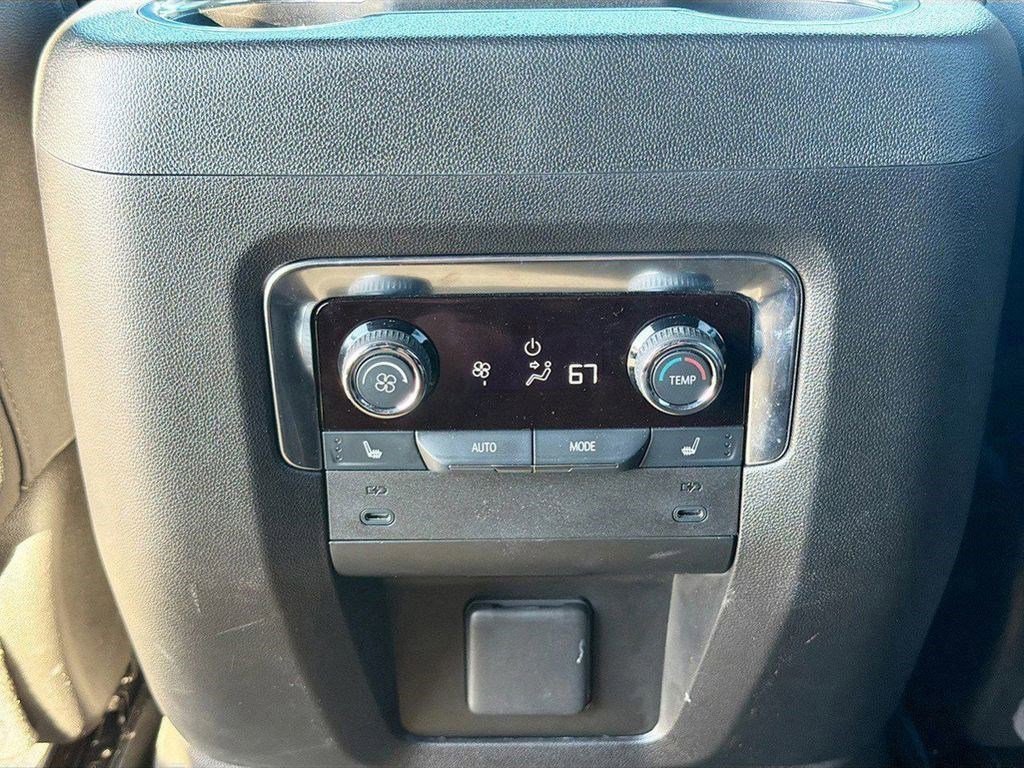 Used 2025 Chevrolet Suburban High Country RWD image 22