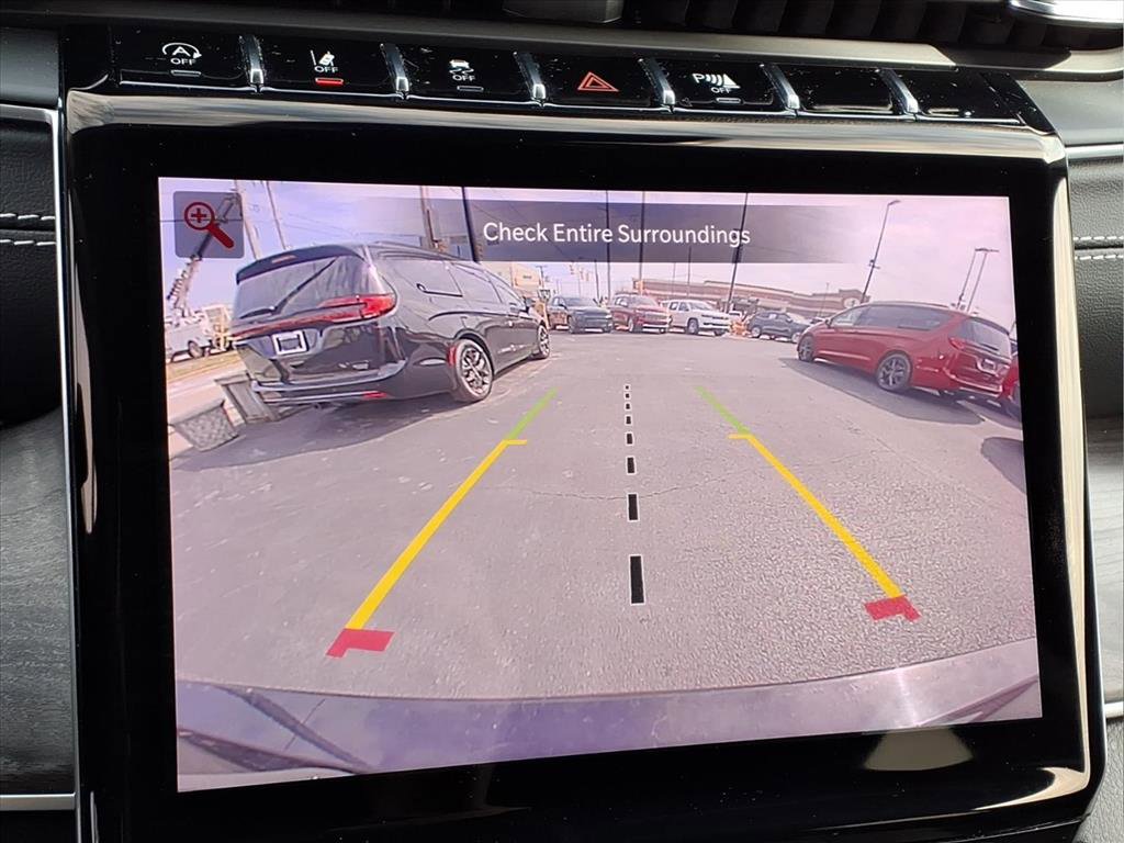 Used 2023 Jeep Grand Cherokee L Limited w/ Black Appearance Package image 21