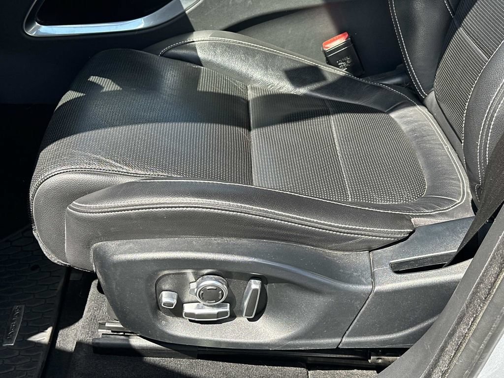 Used 2018 Jaguar F-PACE R-Sport AWD/4WD image 18
