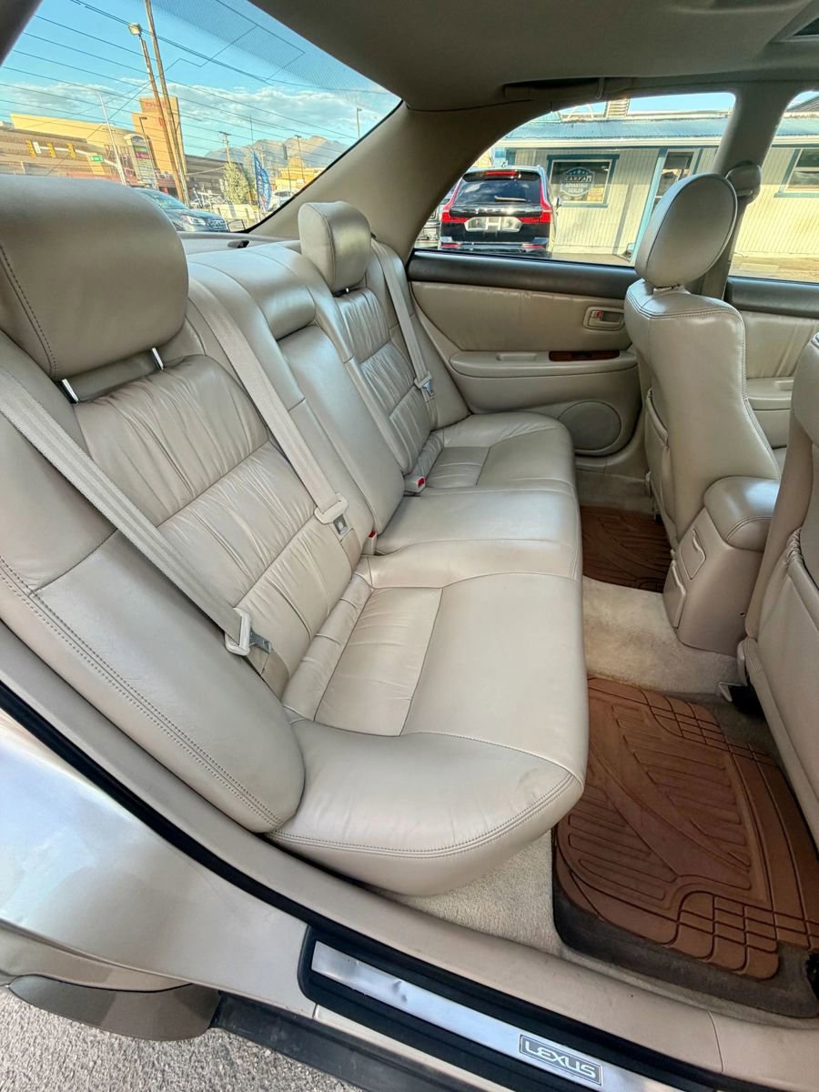 Used 2000 Lexus ES 330 image 17
