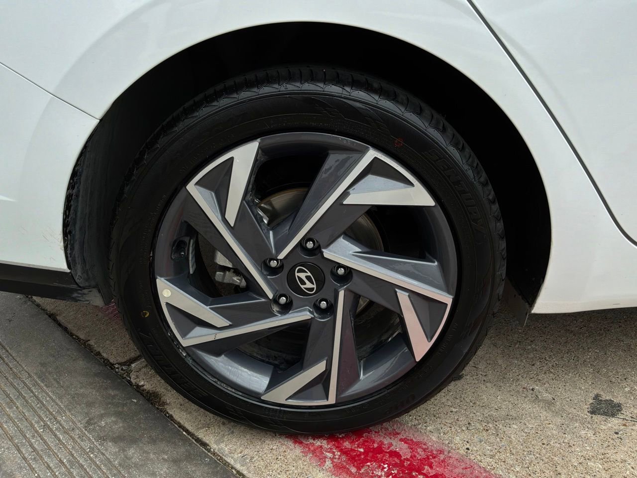 Used 2025 Hyundai Elantra SEL FWD image 9