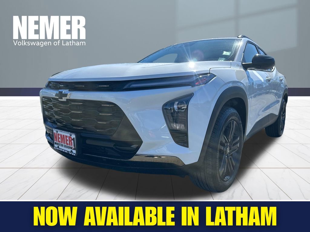 Used 2025 Chevrolet Trax ACTIV w/ Driver Confidence Package image 1