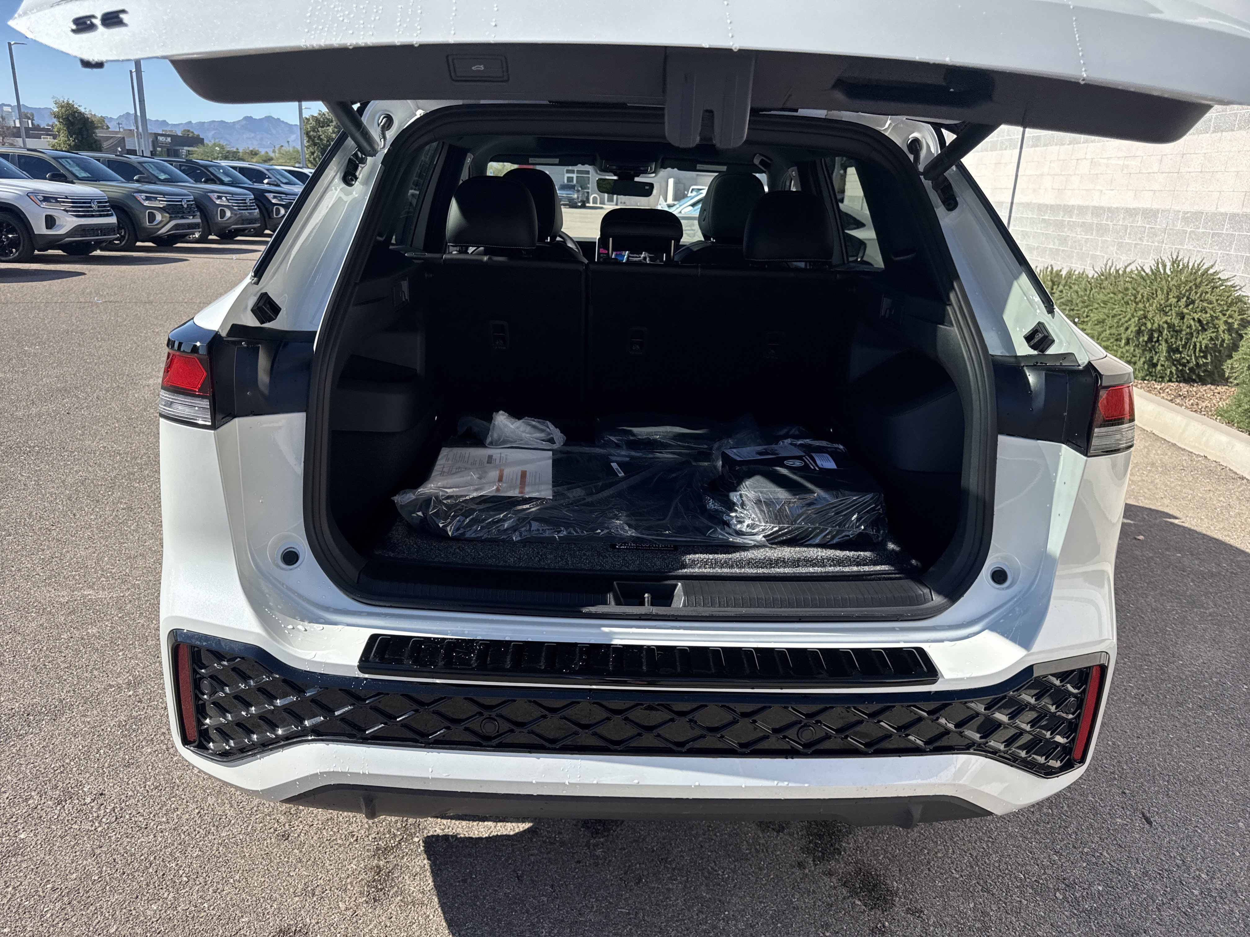 New 2026 Volkswagen Tiguan SE R-Line image 7