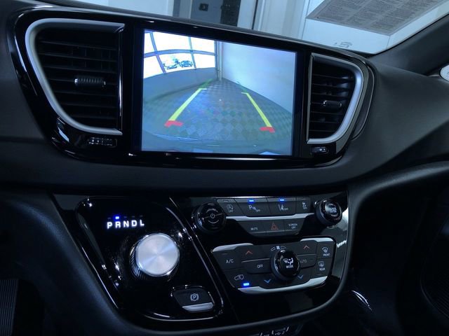 Used 2025 Chrysler Pacifica Select FWD image 26