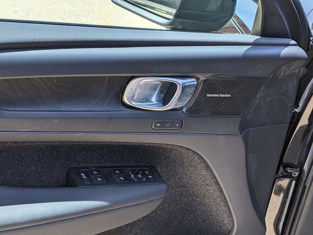Certified 2023 Volvo C40 P8 Recharge Ultimate AWD/4WD image 10