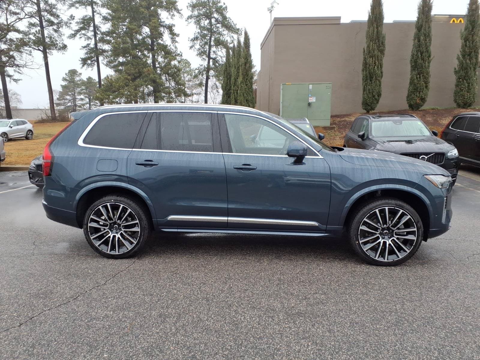 New 2026 Volvo XC90 B6 Plus w/ Protection Package Premier AWD/4WD image 2