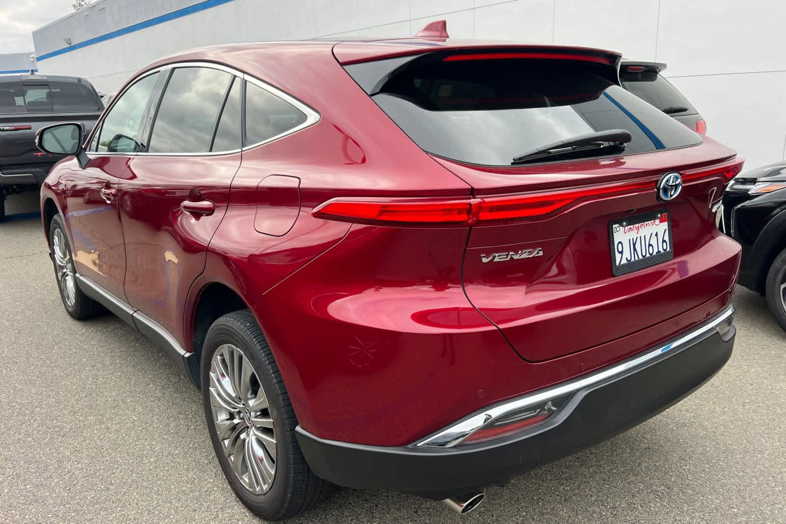 Used 2023 Toyota Venza Limited AWD/4WD image 6