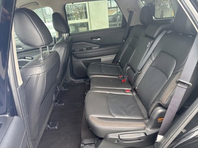 Used 2025 Nissan Pathfinder SL AWD/4WD image 19