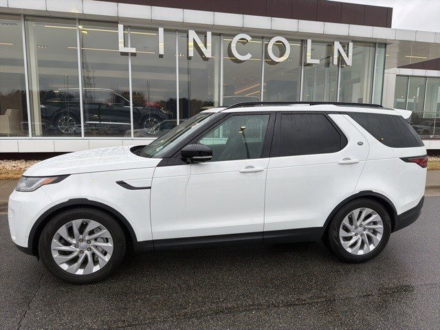 Used 2025 Land Rover Discovery S image 4