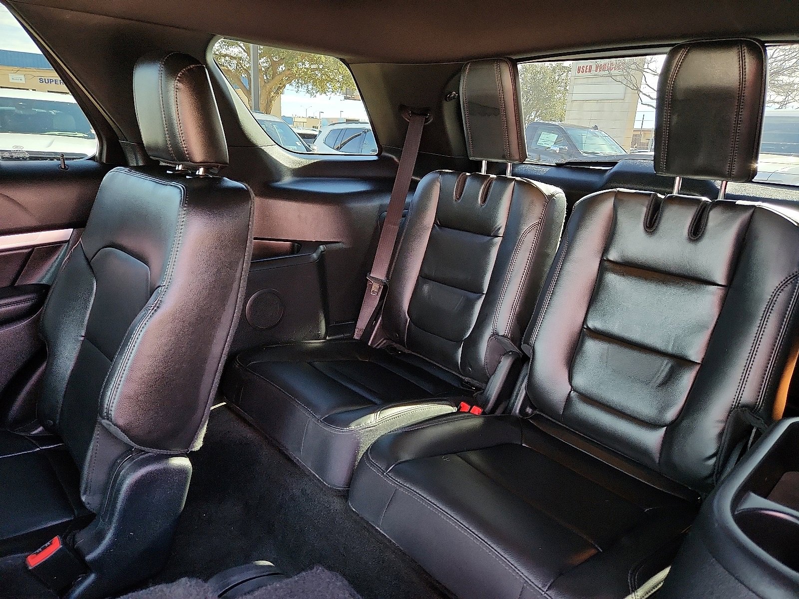 Used 2017 Ford Explorer XLT w/ Equipment Group 202A image 10