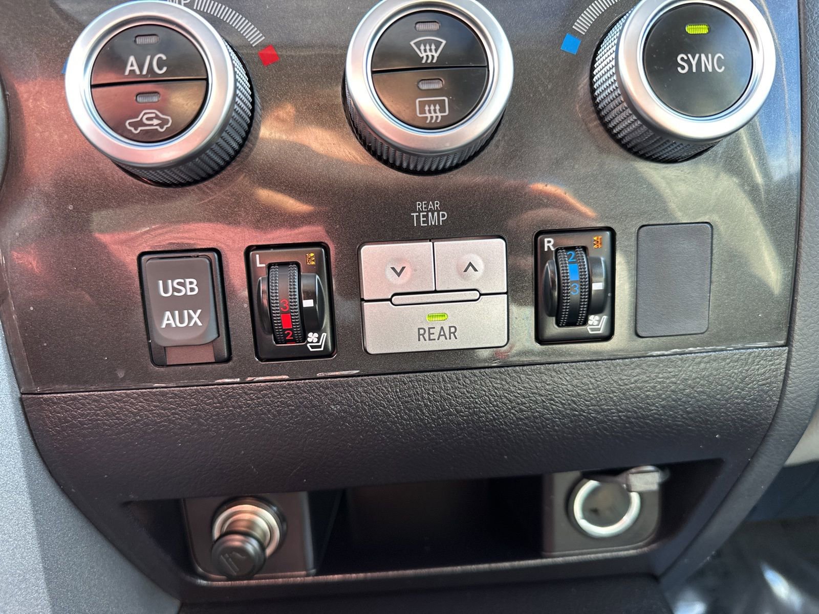 Used 2014 Toyota Sequoia Platinum AWD/4WD image 78