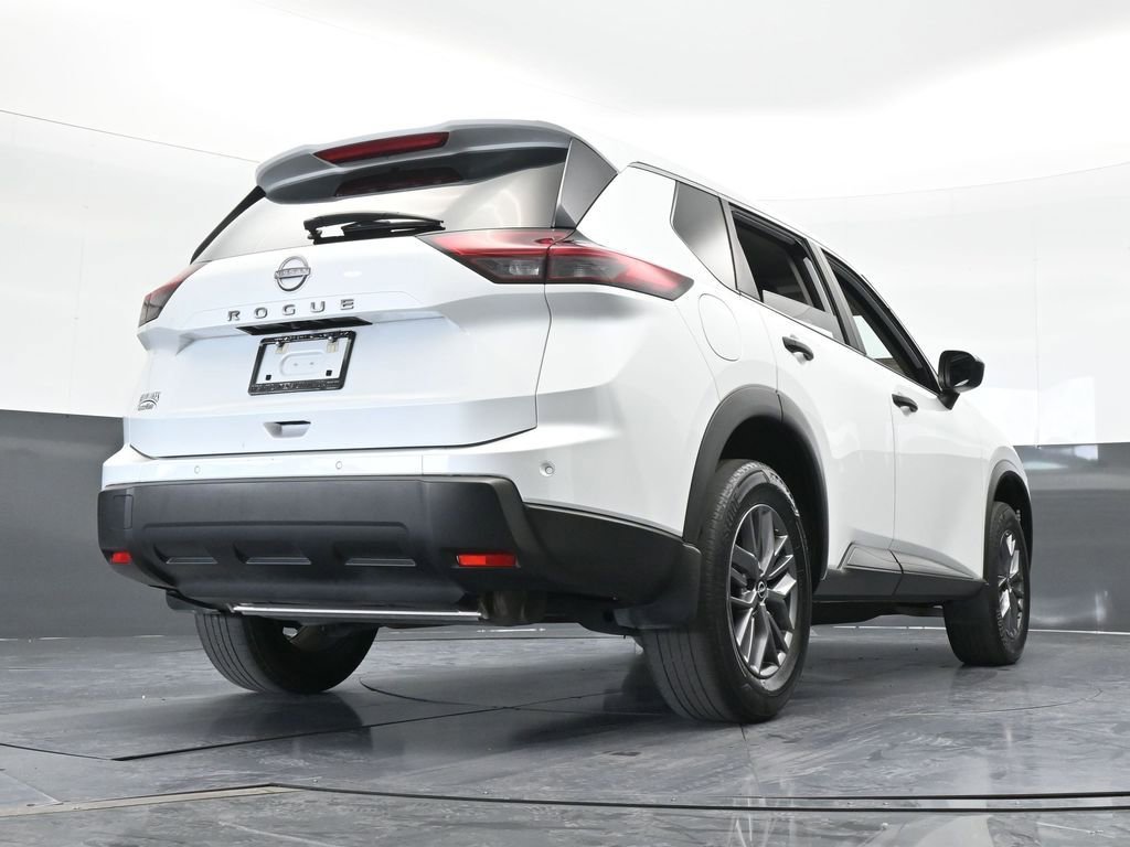 Used 2024 Nissan Rogue S image 53