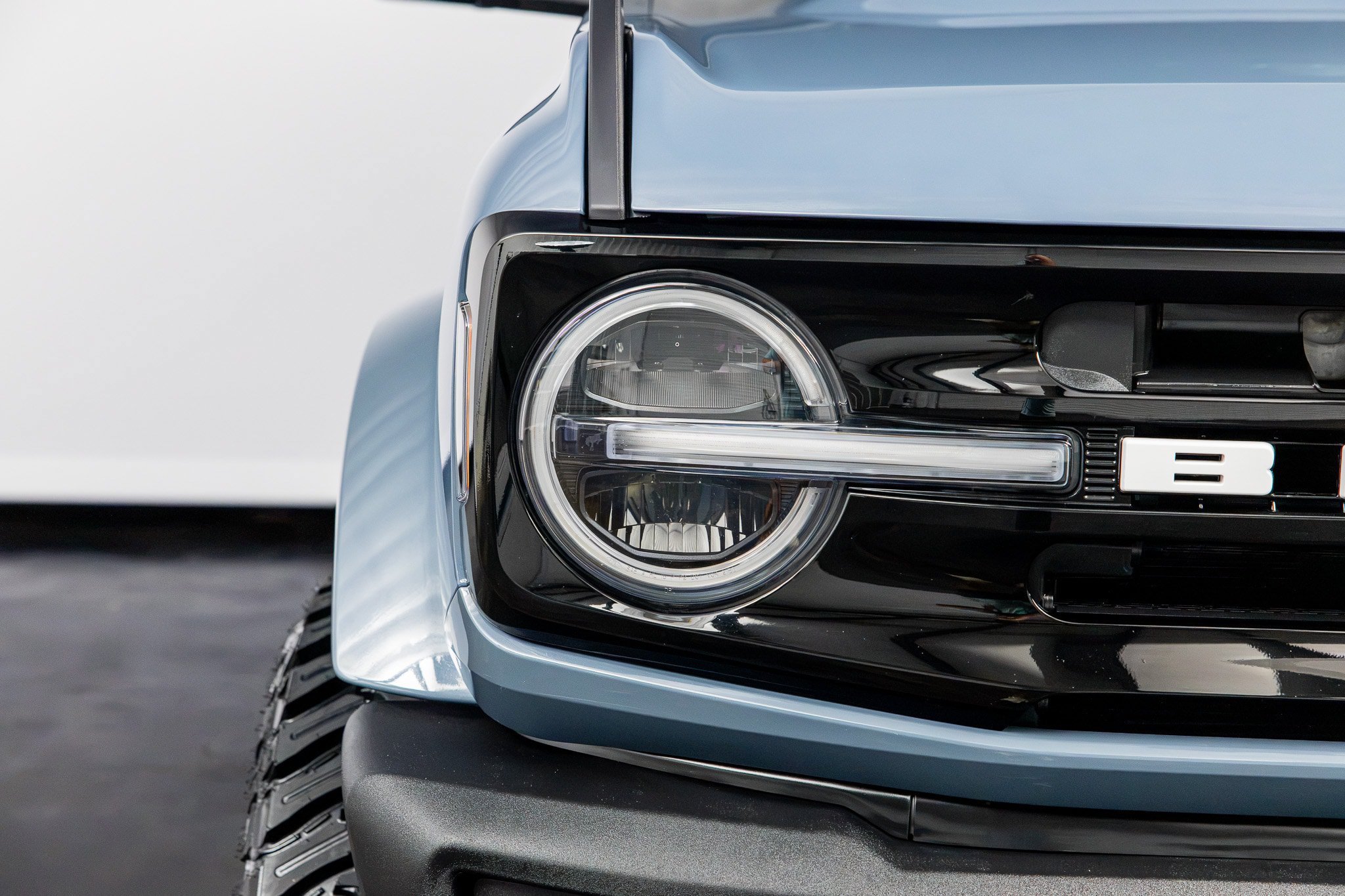 Used 2025 Ford Bronco Outer Banks AWD/4WD image 3