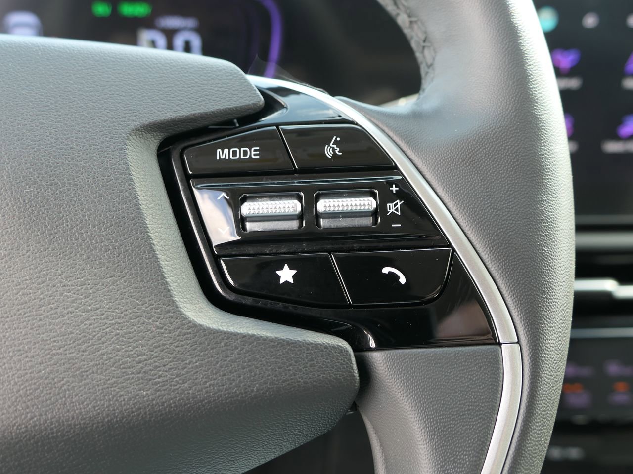 Used 2023 Kia Niro SX Touring image 16