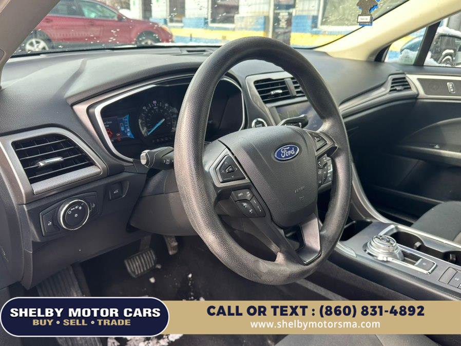 Used 2019 Ford Fusion SE FWD image 10