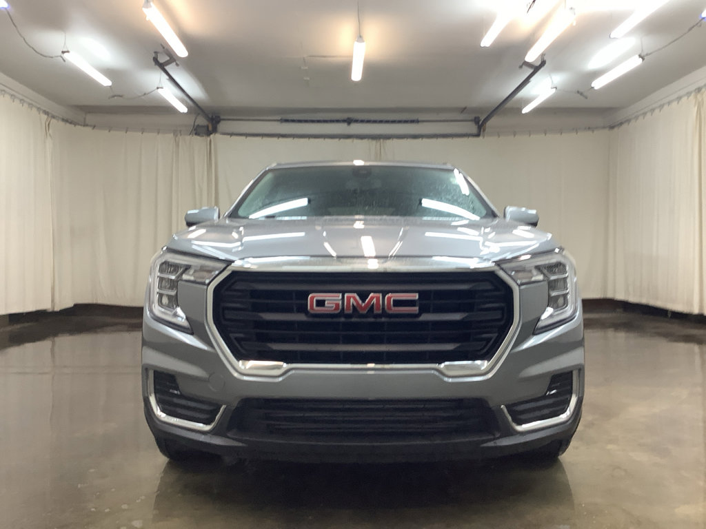 Used 2024 GMC Terrain SLE image 11