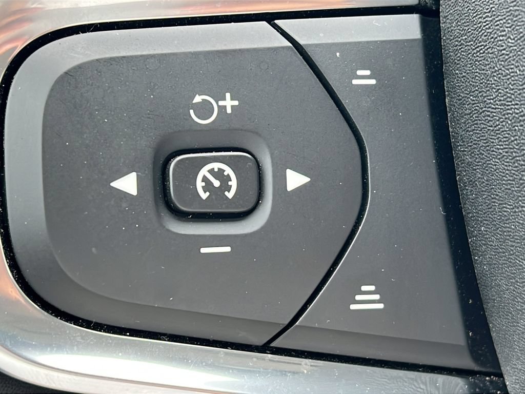 Used 2024 Volvo XC40 B5 Plus w/ Climate Package AWD/4WD image 24