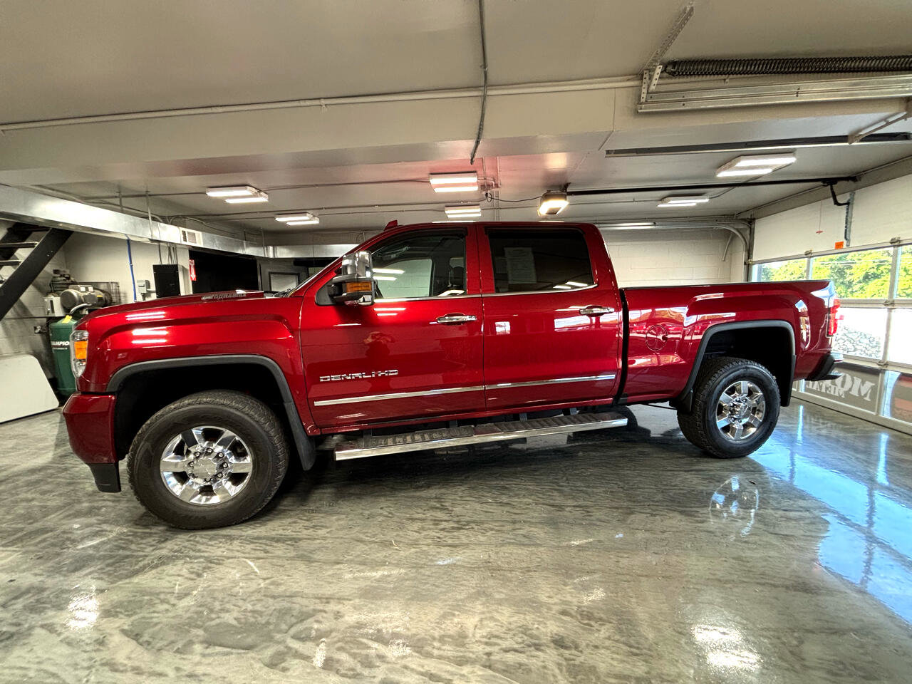 Used 2018 GMC Sierra 3500 Denali w/ Duramax Plus Package image 6