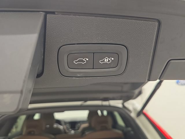 Used 2022 Volvo XC60 B5 Momentum AWD/4WD image 16