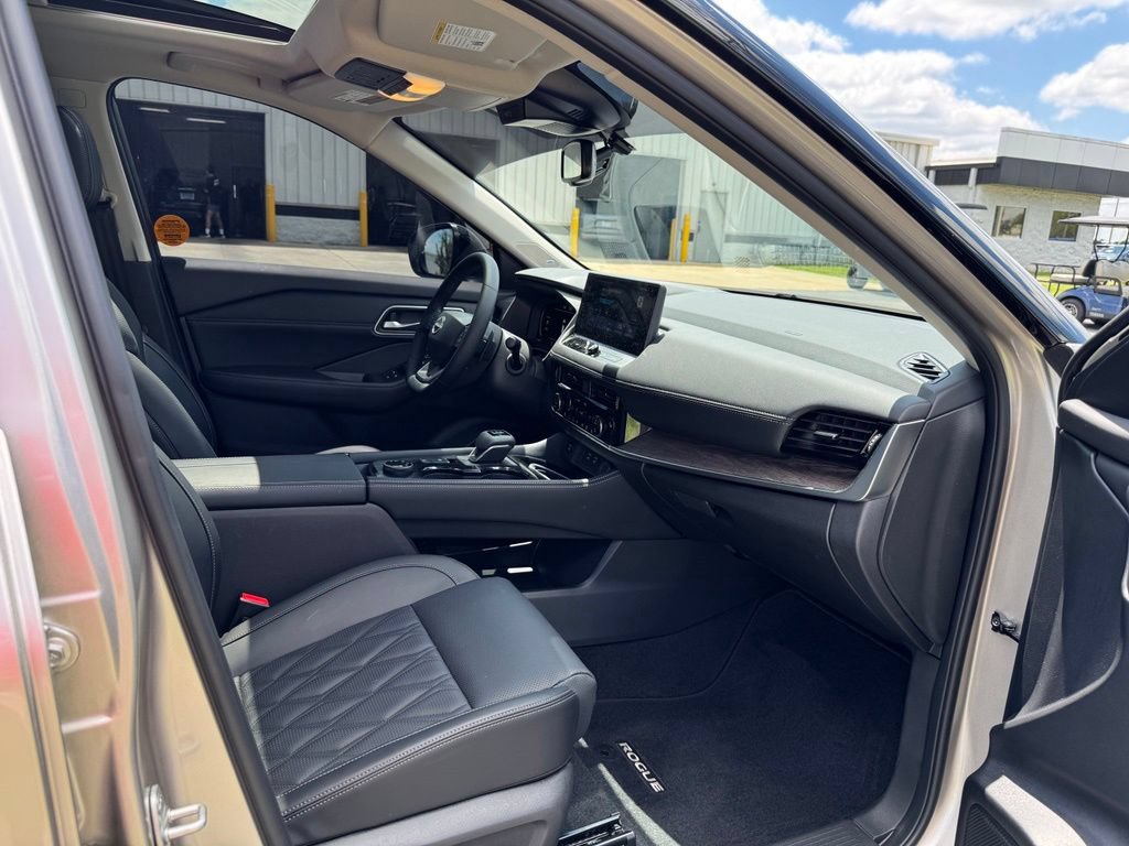 Used 2026 Nissan Rogue Platinum w/ Platinum Premium Package AWD/4WD image 16