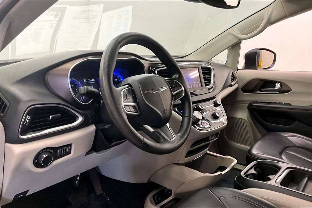 Used 2021 Chrysler Voyager Lxi image 13