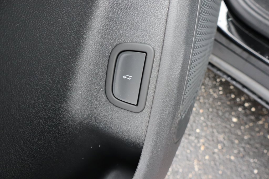 Used 2025 Chevrolet Traverse LT w/ Sun and Wheel Package image 19